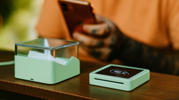 Schneiden Bargeld oder digitale Payments